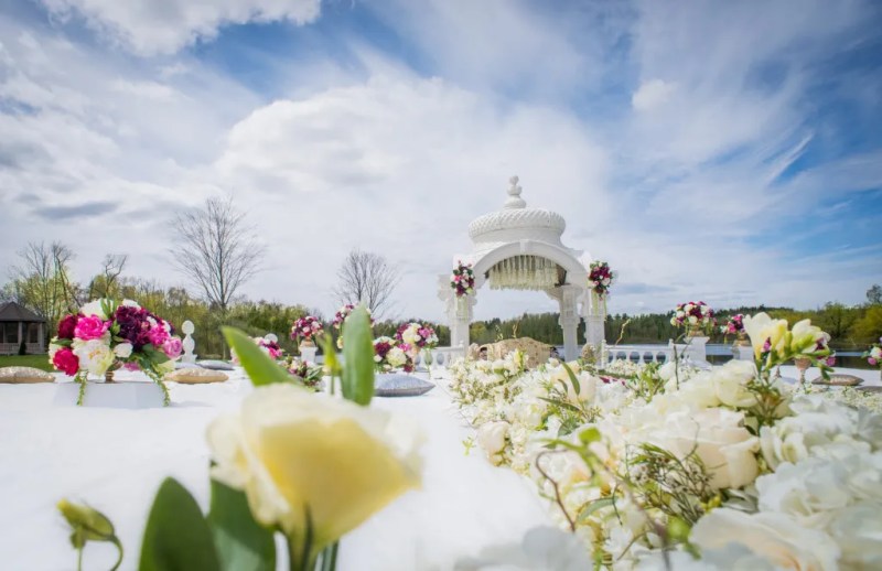 Outdoor white domed palki with white florals for a Sikh ceremony by GPS Decors